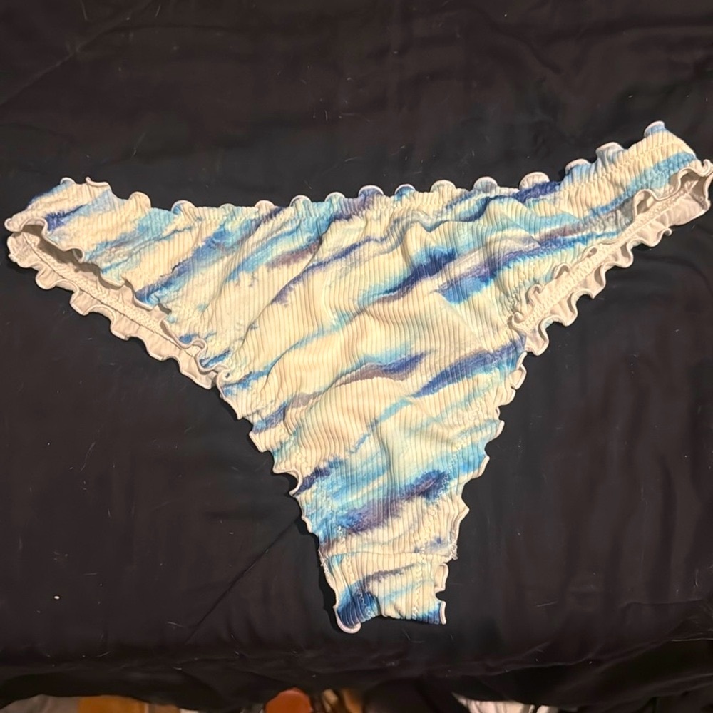 🌴 Shade & Shore Bikini Set – Chic & Supportive! Only $12! 🌴 - Picture 3 of 3